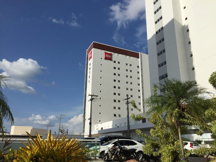 Hotel Ibis Juazeiro do Norte, Juazeiro do Norte/CE · Hoteleiro — obra que integra a trajetória do engenheiro José Iolam Júnior